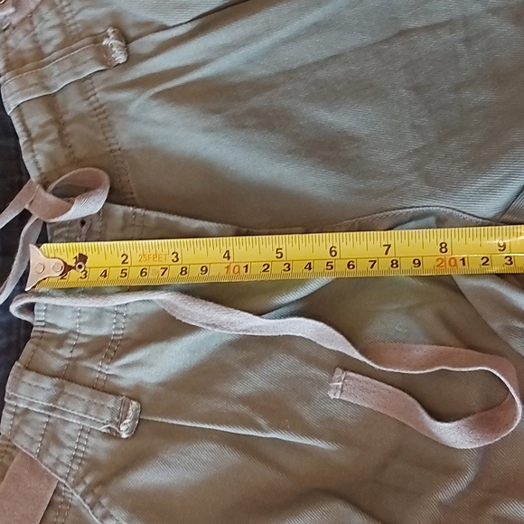 Cargo pants. DKNY size 6 - Picture 8 of 12